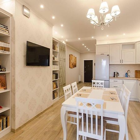 2-Roomed Apartment With Living Room Odesa Exterior photo